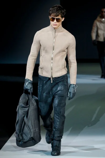 Look 30